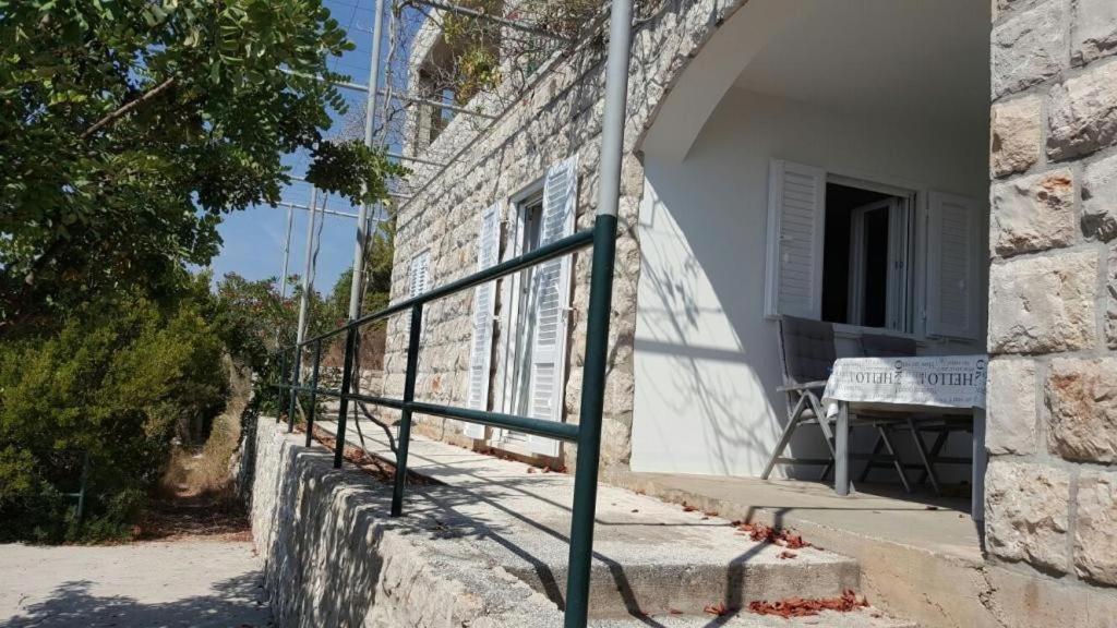 סלאנו Holiday Home Odiseja מראה חיצוני תמונה