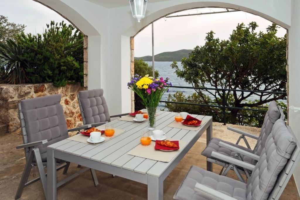 סלאנו Holiday Home Odiseja מראה חיצוני תמונה