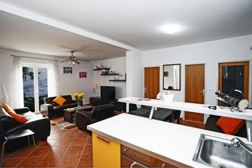 סלאנו Holiday Home Odiseja מראה חיצוני תמונה